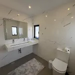 Cristina 17 - Pool & 10 Min Walk From וילה אלבופיירה