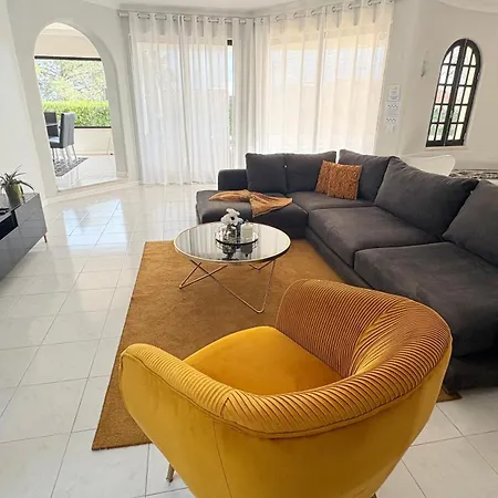 Cristina 17 - 500 M From The