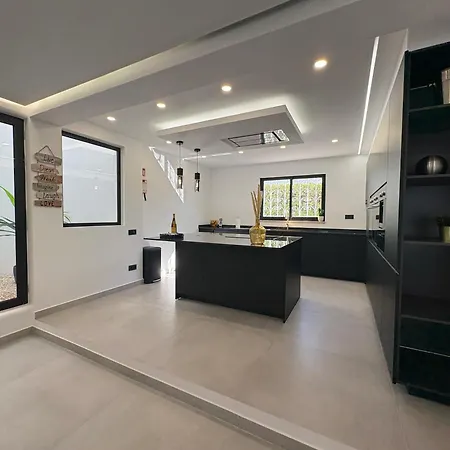 Cristina 17 - Pool & 10 Min Walk From וילה *