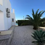 Cristina 17 - Pool & 10 Min Walk From