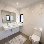 Cristina 17 - Pool & 10 Min Walk From Villa *