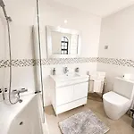 Cristina 17 - Pool & 10 Min Walk From Albufeira