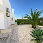 Cristina 17 - Pool & 10 Min Walk From Вилла Албуфейра