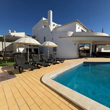 Cristina 17 - Pool & 10 Min Walk From Villa *
