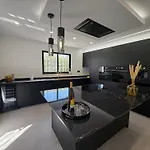Cristina 17 - Pool & 10 Min Walk From * 阿尔布费拉